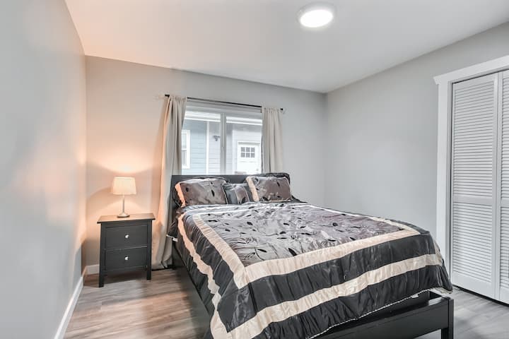 Elegant Vintage Home Room 2 - Everett, WA