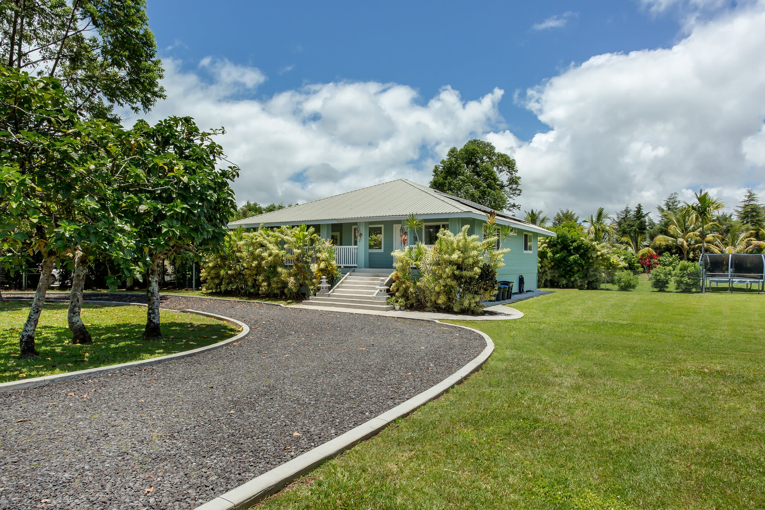 Home in Keaau · ★4.94 · 3 bedrooms · 5 beds · 2 private baths - Image 3