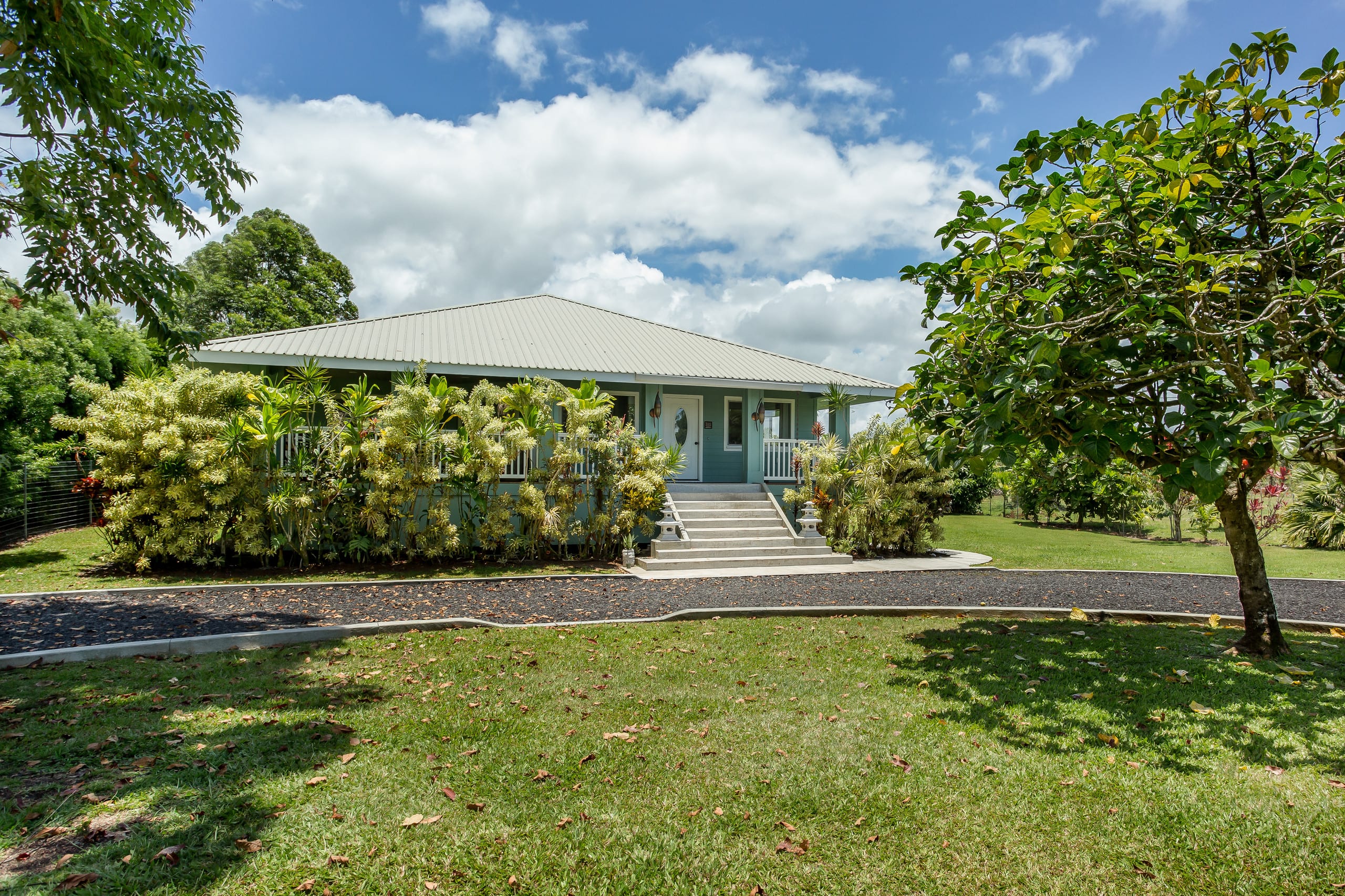 Home in Keaau · ★4.94 · 3 bedrooms · 5 beds · 2 private baths - Image 5