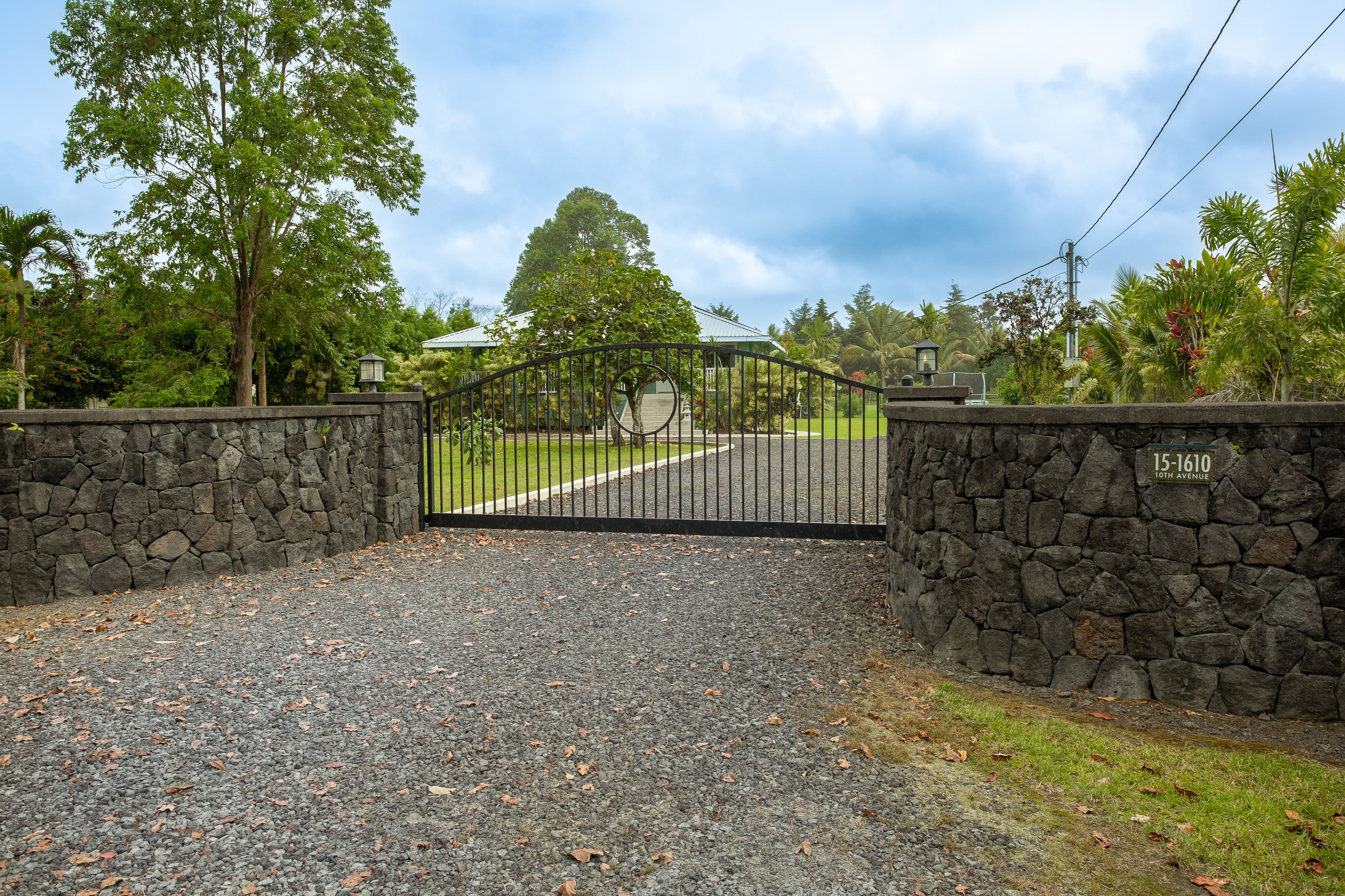 Home in Keaau · ★4.94 · 3 bedrooms · 5 beds · 2 private baths - Image 2