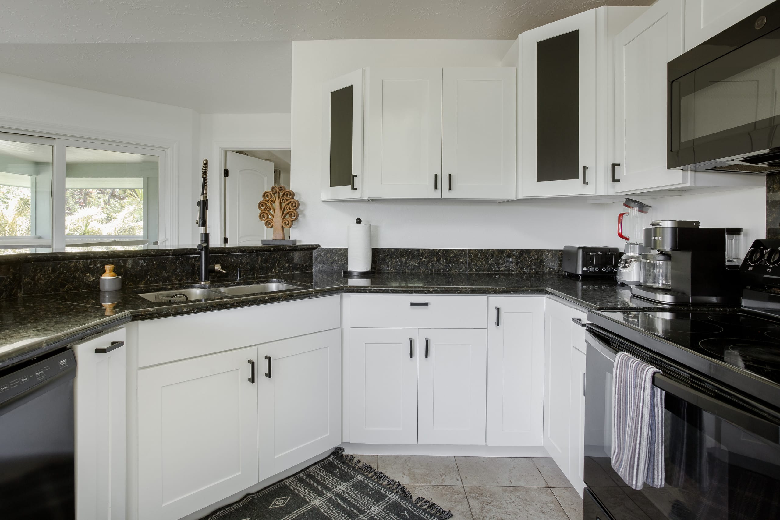 Home in Keaau · ★4.94 · 3 bedrooms · 5 beds · 2 private baths - Image 13