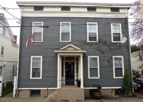 Downtown Hudson 8-Bedroom Retreat