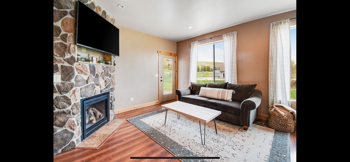 Top Airbnb: Bear Lake Big Vacation Home in Garden City