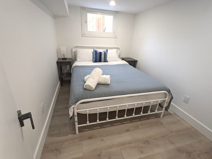 Chambre Queen au niveau inférieur