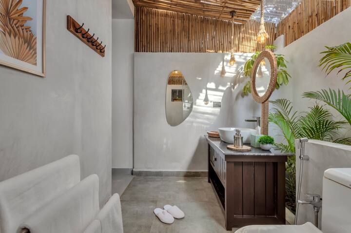 Full bathroom image 1