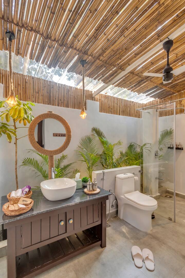 Full bathroom image 2