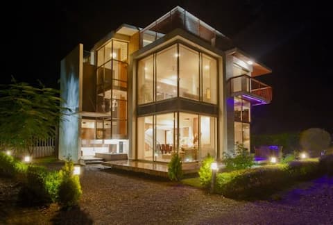 Casa Viento lavish villa, 3 bathtubs, plunge pool