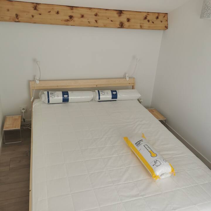 Pod u spavaćoj sobi - krevet 140x200
Posteljina Novo
