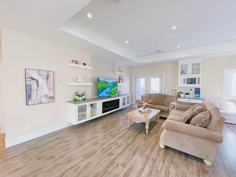 Top Airbnb: Brand-New 4BR Surrey Home | Modern Comfort & 2 BA in Fleetwood