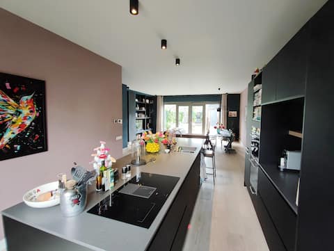 Comfortable family home. Large garden. Free parking