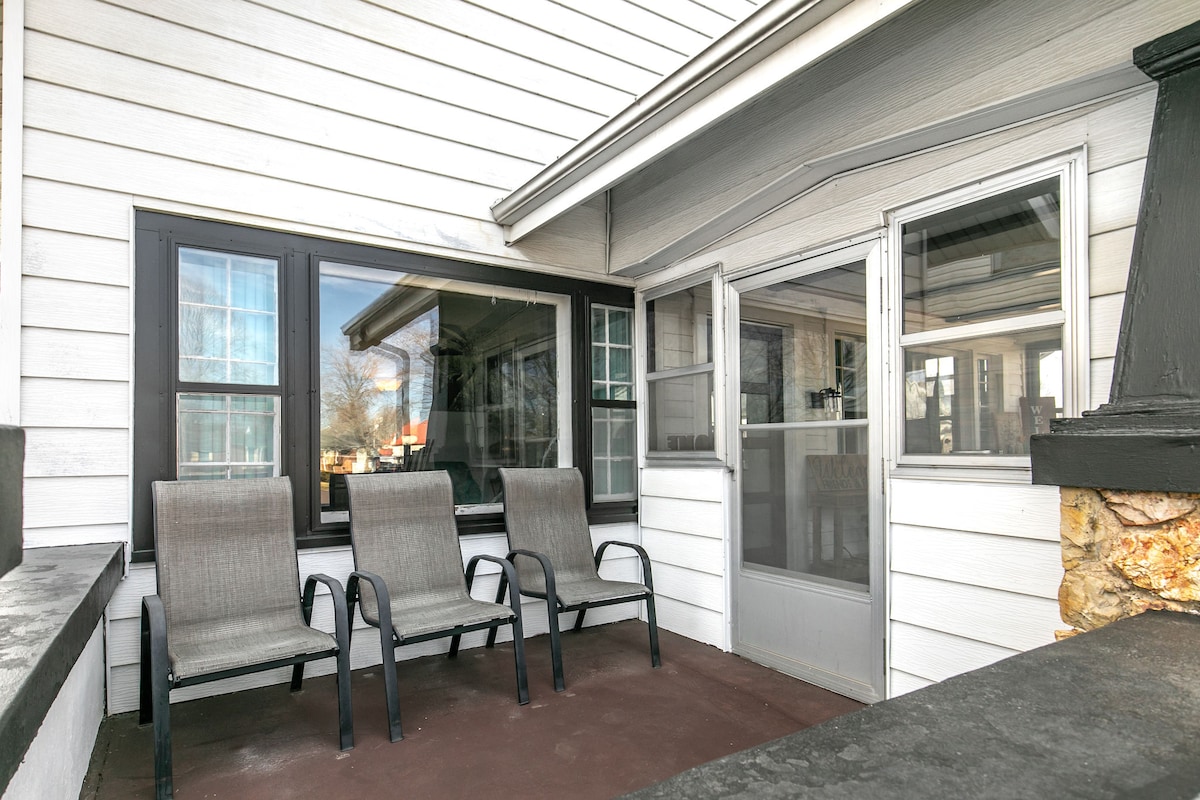 Quiet and Charming Bungalow-Style Home - Houses for Rent in Monett, Missouri,  United States - Airbnb