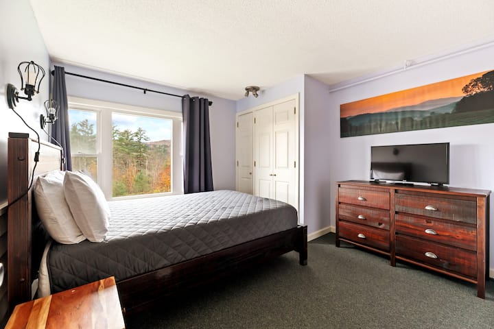 Goditi la vista naturale dal tuo letto mentre dai il benvenuto al mattino. 