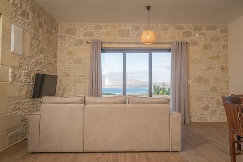 Fanouria's home