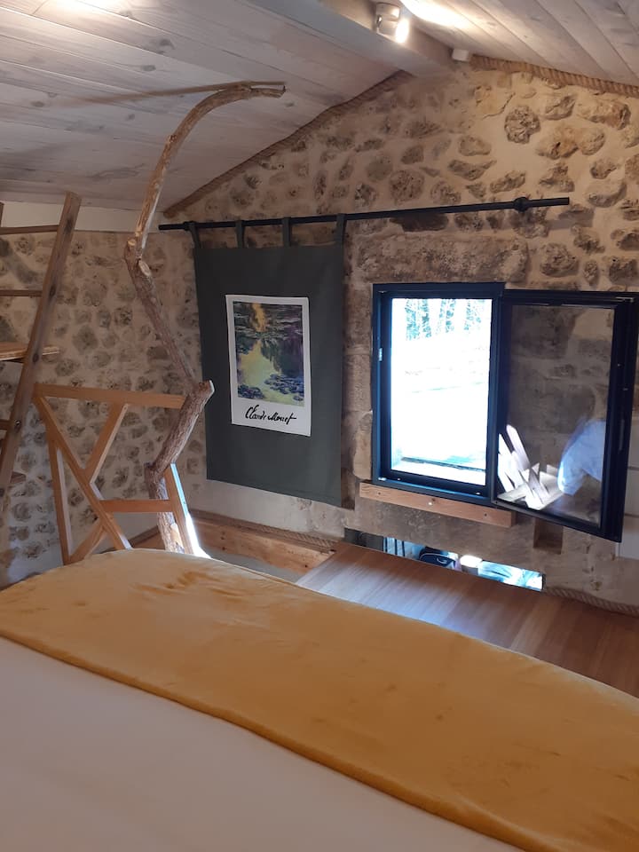 نافذة غرفة النوم. 