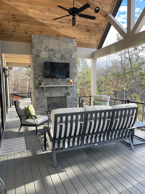 Big Lake Escape on Quiet Cove w/Dock. Pets Welcome
