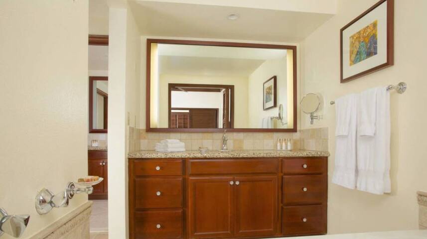 2BR Villa w/ Kitchen Marriott Ko Olina Beach Club gallery image 3