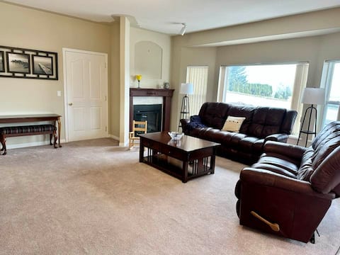 Top performing Airbnb: Lakeview, Wineries, NO cleaning fee. 4 guests in West Kelowna