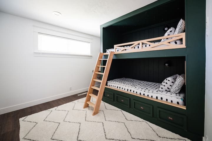 „Толкова много дейности! Това кара главата ми да се върти, колко дейности можем да правим .“