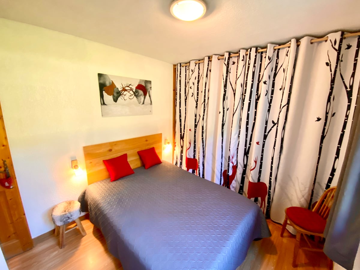 ห้องนอนคู่พร้อมเตียงคู่ 140/190 