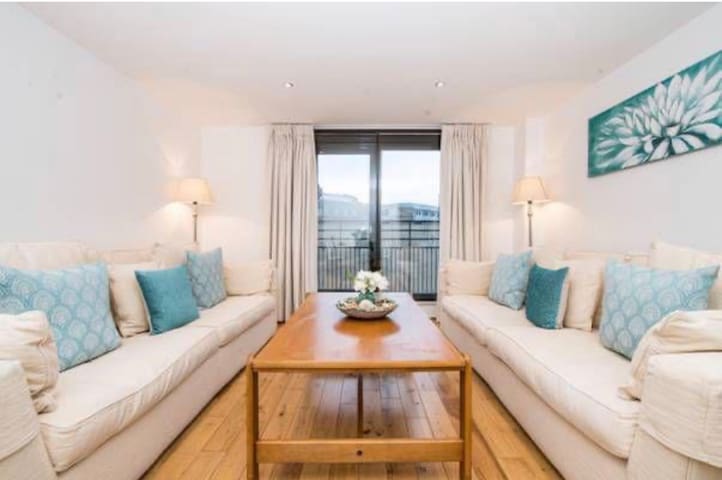 Bespoke 2 bed in Gloucester Road with car parking