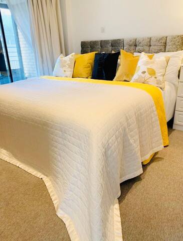 Bespoke 2 bed in Gloucester Road with car parking gallery image 2