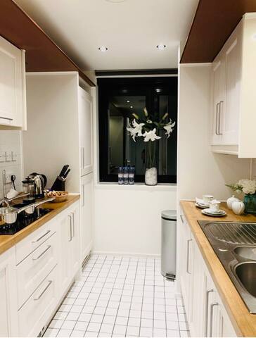 Bespoke 2 bed in Gloucester Road with car parking gallery image 5