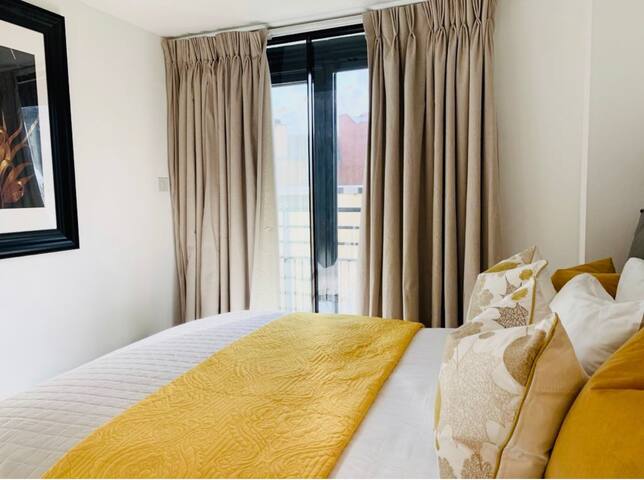 Bespoke 2 bed in Gloucester Road with car parking gallery image 4