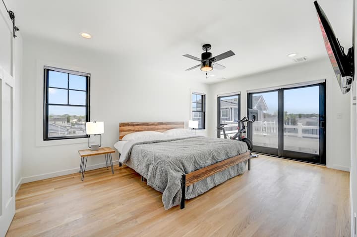 Hlavná spálňa na poschodí. 