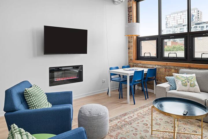 Gorgeous West Loop 3 Bedroom Loft gallery image 4