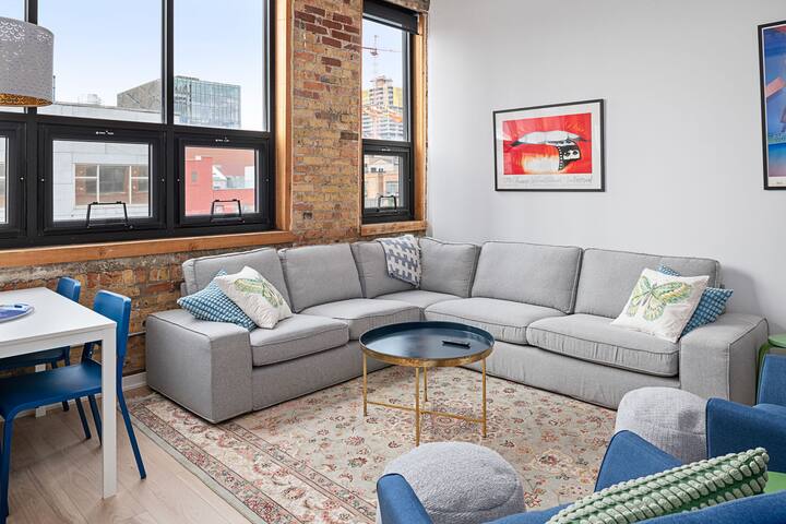 Gorgeous West Loop 3 Bedroom Loft gallery image 3