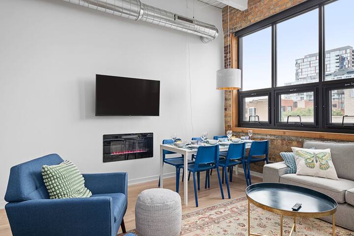 Gorgeous West Loop 3 Bedroom Loft gallery image 5
