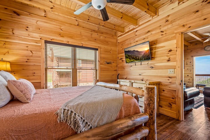 Chumba cha kulala cha Ngazi Kuu | Kitanda cha Ukubwa wa Malkia | Televisheni mahiri