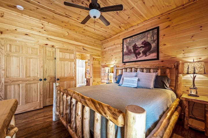 Chumba cha kulala cha Basement | King Size Bed | Ensuite Bathroom