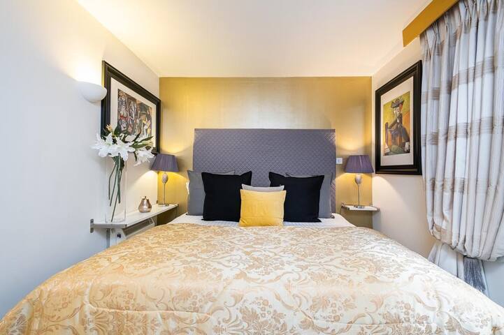 Classic 2 Bedroom in heart of Kensington. gallery image 2