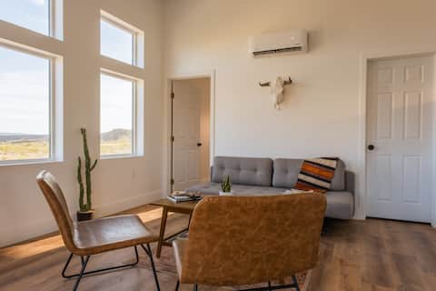 Modern Home 5 min to Big Bend