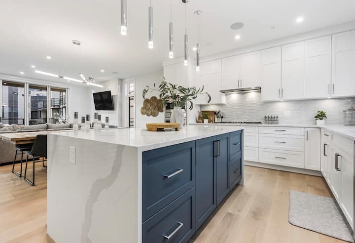Brand New 4 Floor Townhouse 4 Bedroom - Penticton