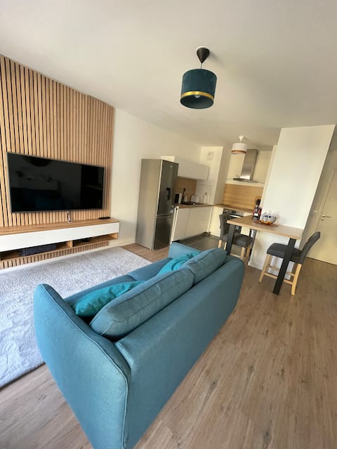 T2 Close to Massy Palaiseau RER TGV train station