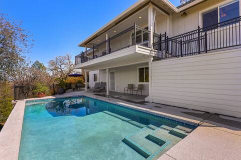 Hillside Cottage: *NEW game room* pool•spa•grill