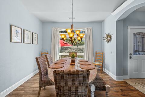 Hillside Cottage: *NEW game room* pool•spa•grill