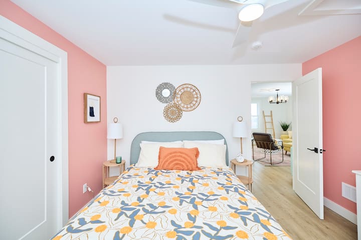 Დედოფლის საძინებელი უმაღლესი ხარისხის ხაზებითა და საბნებით