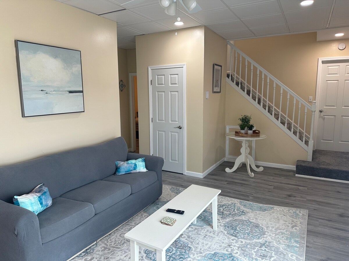Popular Airbnb listing: Seneca Summit *Lake View * private road* in Watkins Glen