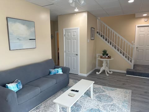 Popular Airbnb listing: Seneca Summit *Lake View * private road* in Watkins Glen
