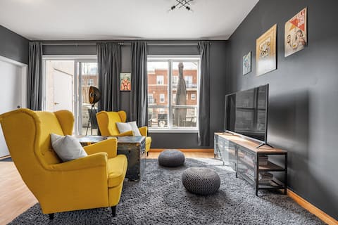 Top performing Airbnb: 2 Story Apartment With Patio | Popular Location in Garneau
