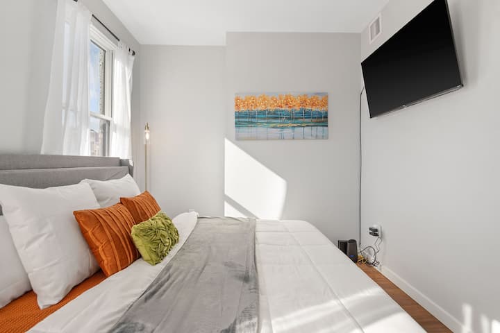 Otr, Lux King Bed, 2 Smart Tvs, Sleeps 4, 2nd Fl - Cincinnati, OH