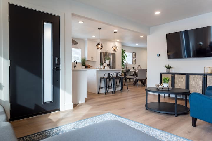 Upscale Getaway - Central Location /2 Car Garage - Salt Lake City