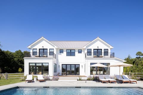Modern Farmhouse, 6.5 acres