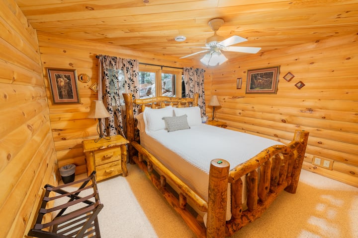 Chambre chambre avec lit Queen Size au niveau inférieur