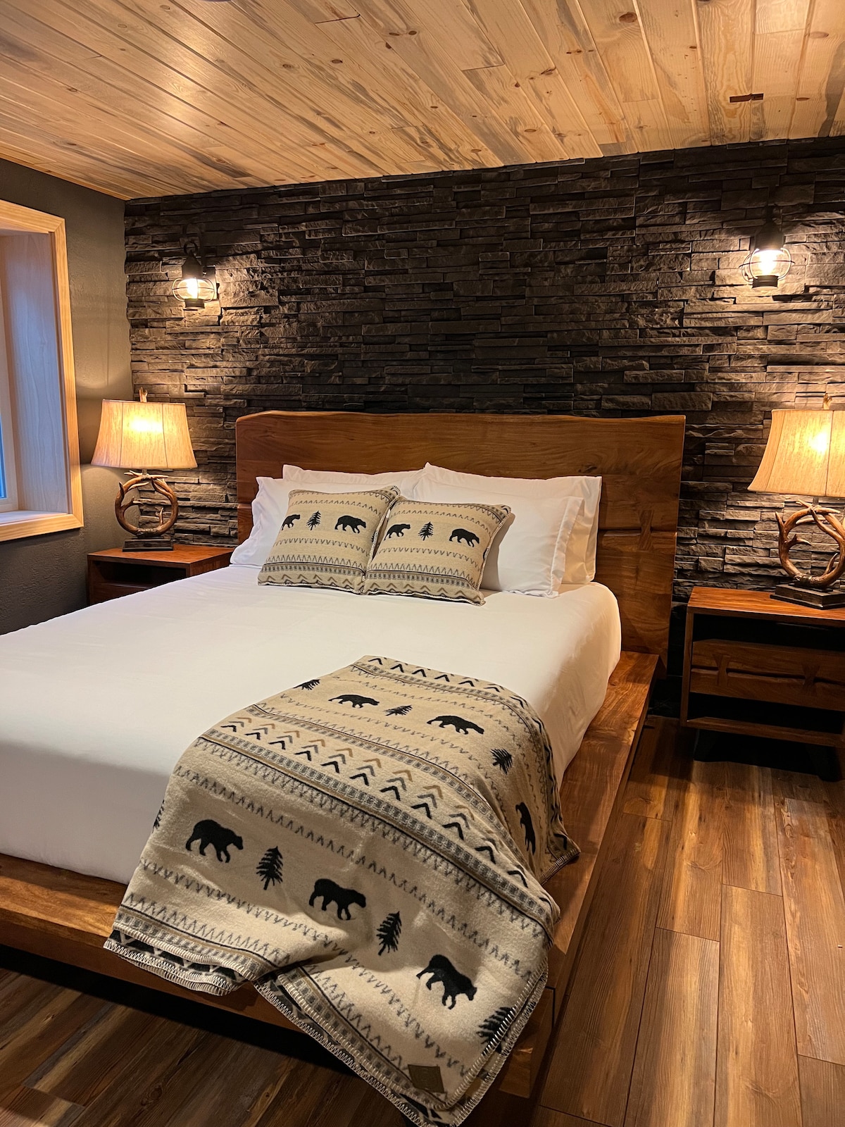 חדר שינה למטה מס '2, קווין. 