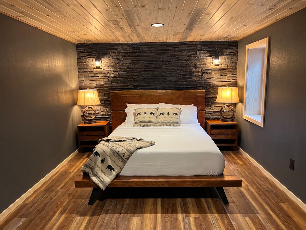 חדר שינה למטה #1, קווין. 