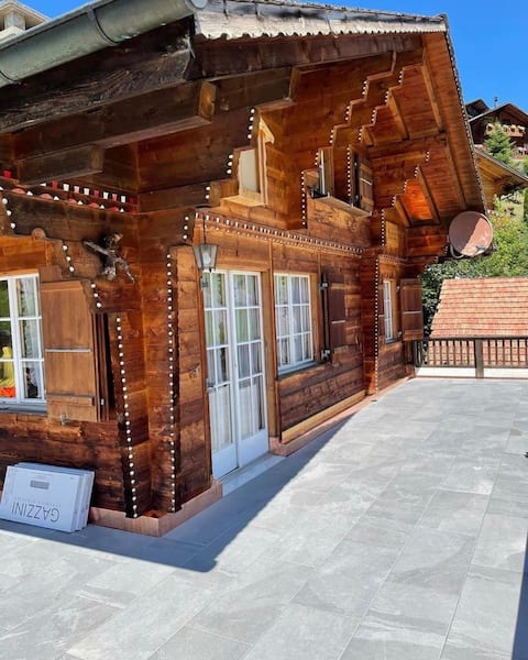 Charming chalet with studio and mountain views